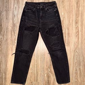 american eagle women’s black ripped mom jeans- size 6